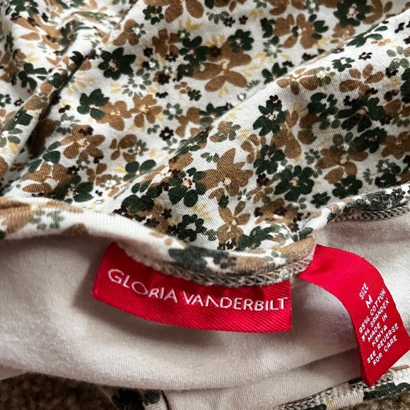 Gloria Vanderbilt Flower tank - Picture 5 of 5